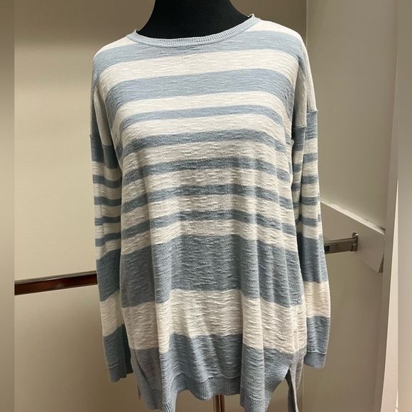 Vince Striped Sweater in Sailcloth & Chambray - Picture 2 of 5